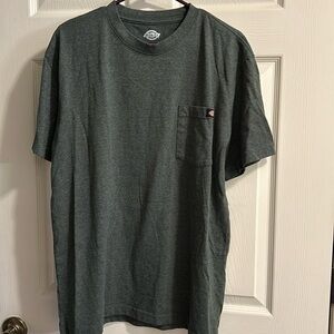 Men’s Dickies Pocket Tee in Green Lg